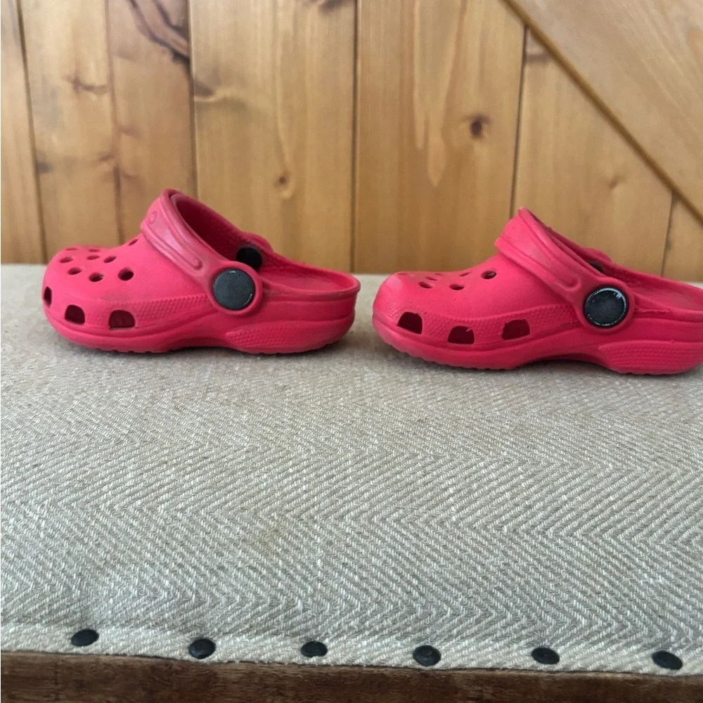 Unisex Baby Crocs in Varsity Red | Size 4 / 5